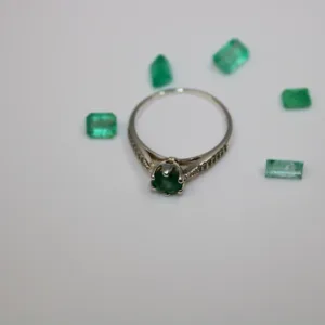 💚 Sterling Silver 925 Ring with Colombian Emerald – Size 7